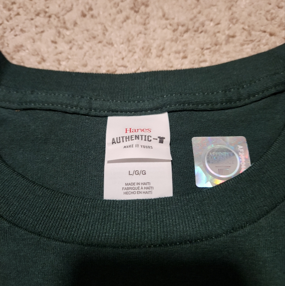 University of Hawaii shirt - Picture 2 of 2